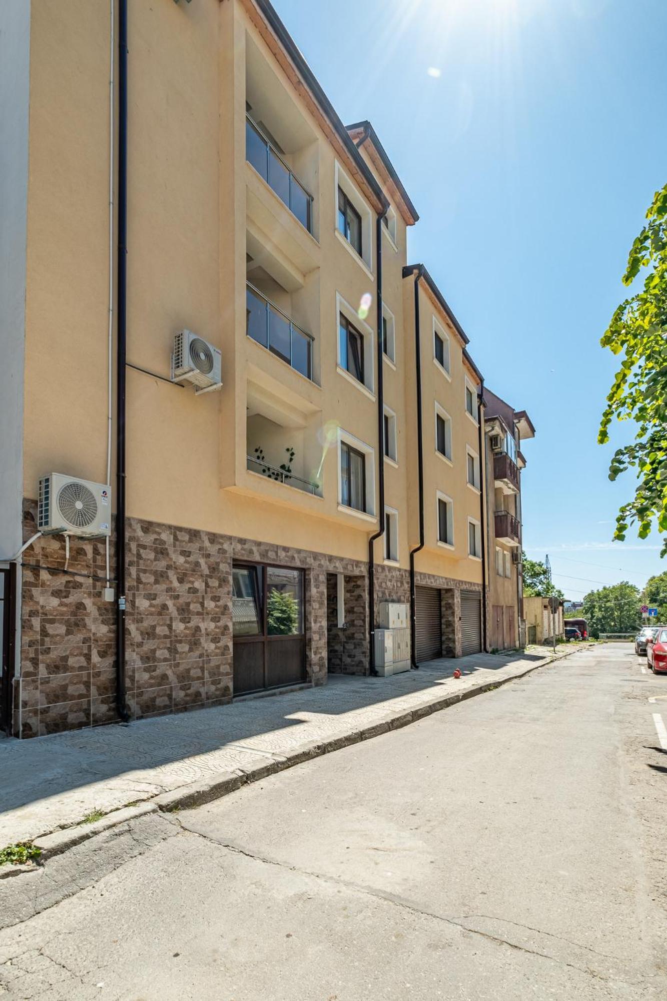 Cozy & Parking - Subject To Availability Apartment