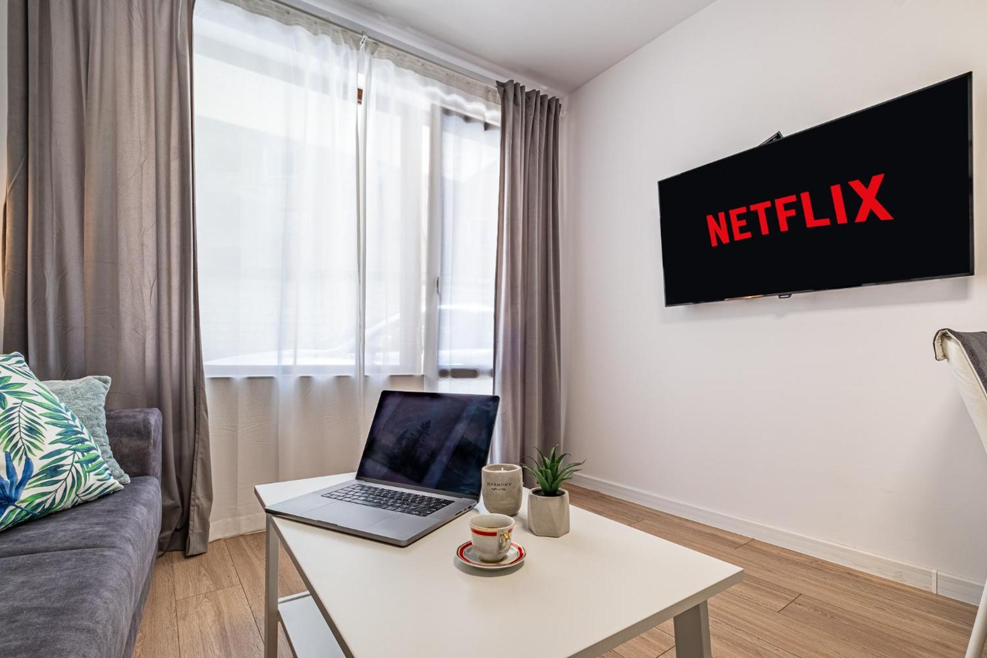 Cozy & Parking - Subject To Availability Apartment
