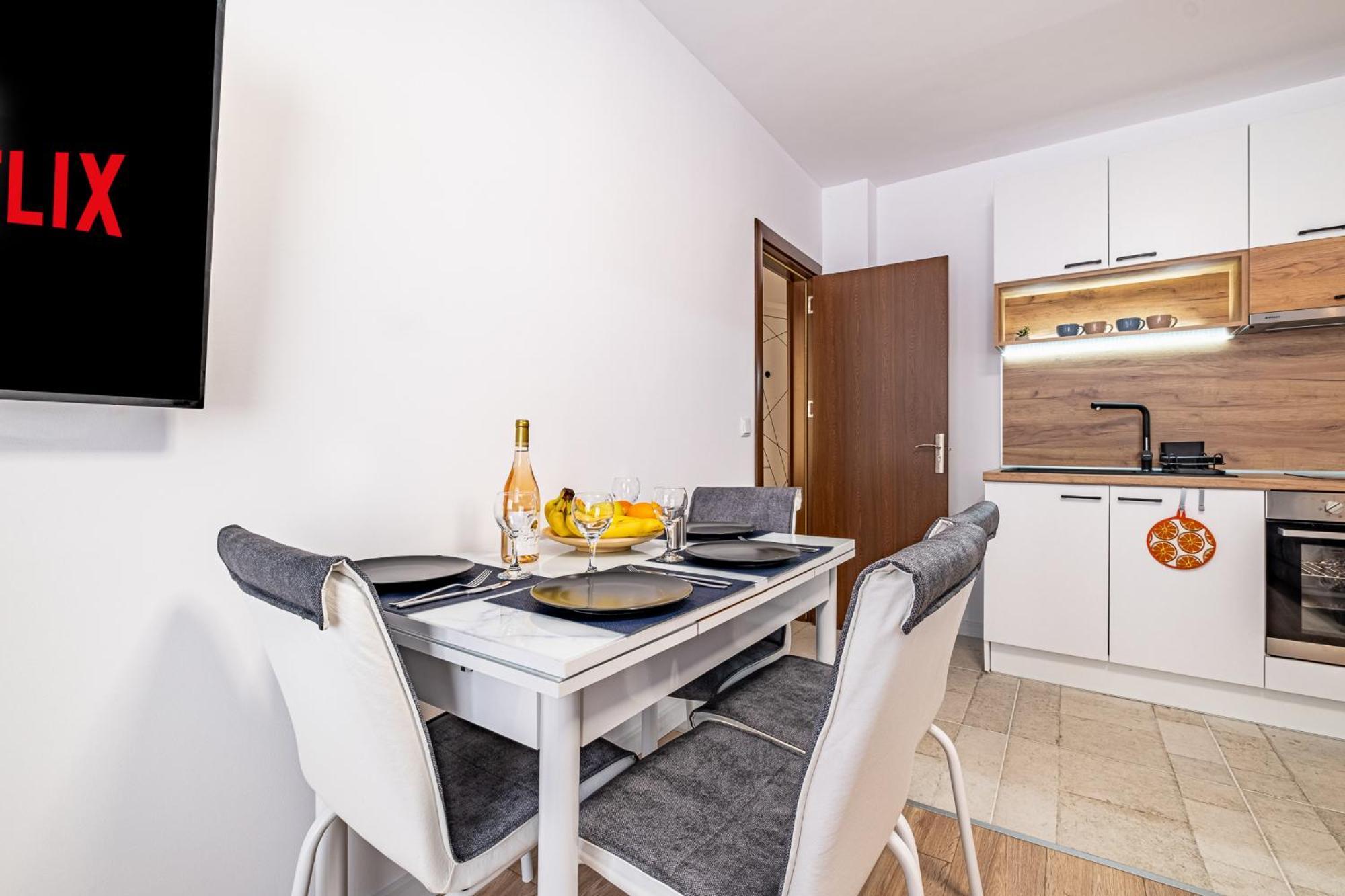 Cozy & Parking - Subject To Availability Varna