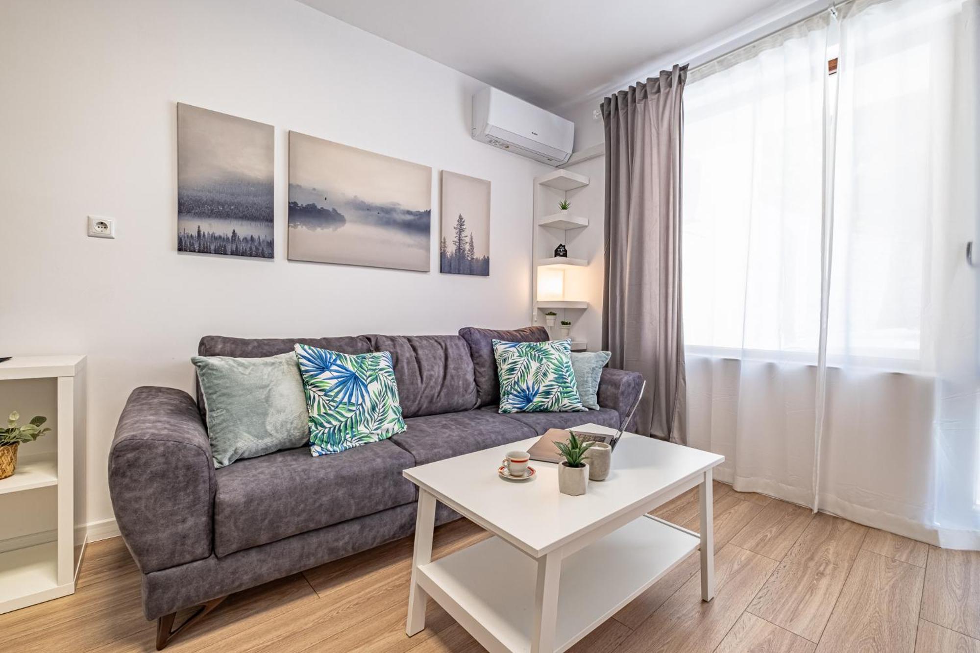 Cozy & Parking - Subject To Availability
