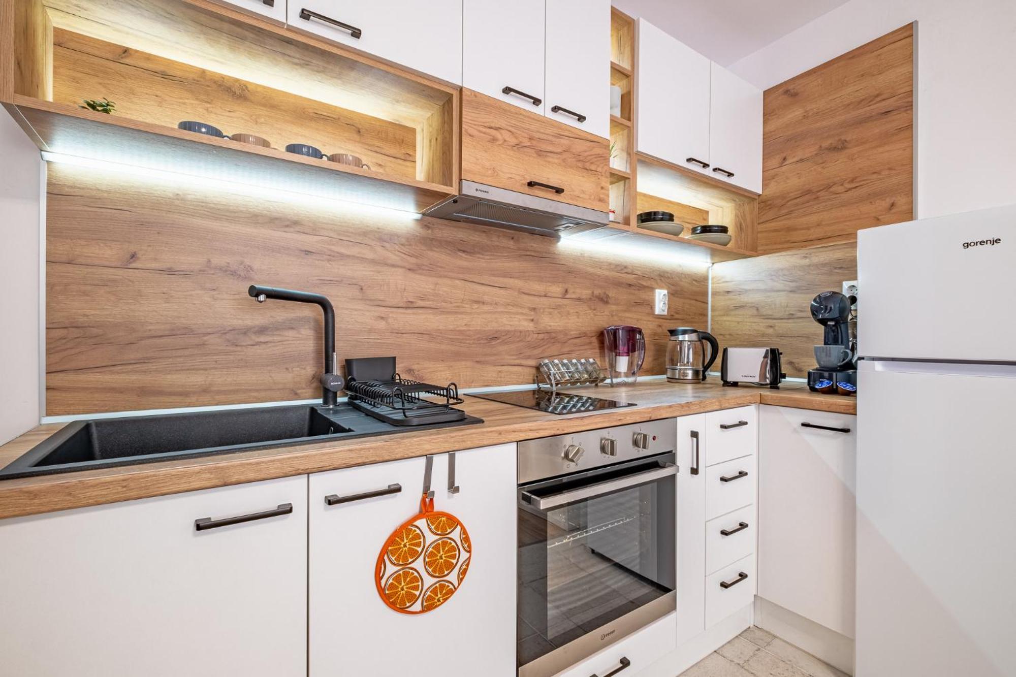Apartment Cozy & Parking - Subject To Availability